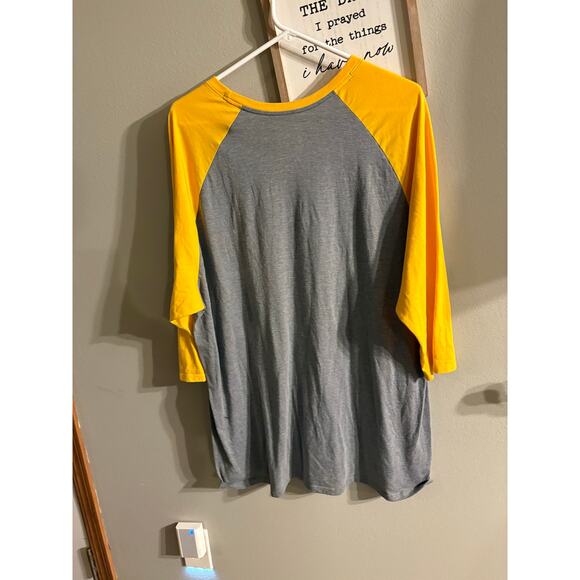 Nike Women’s Iowa Hawkeyes XXL 3/4 Sleeve Tshirt - Picture 3 of 3